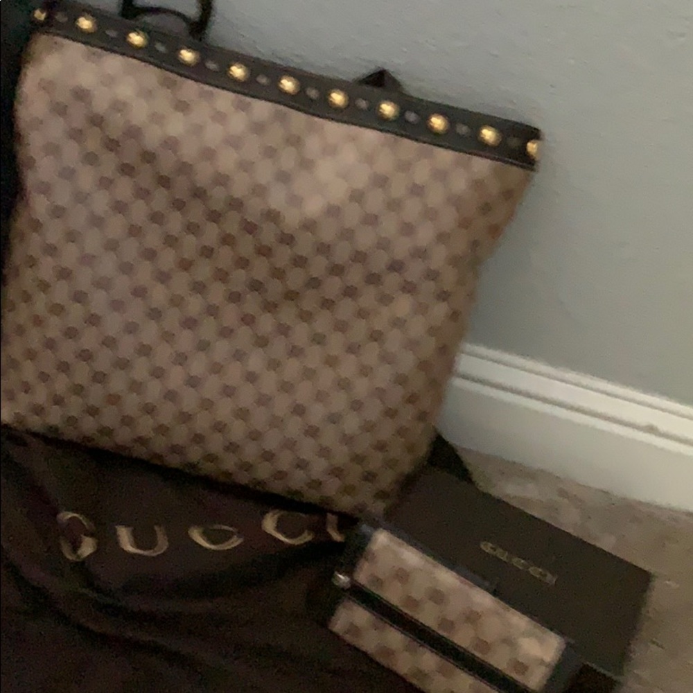 Gucci purse with wallet
